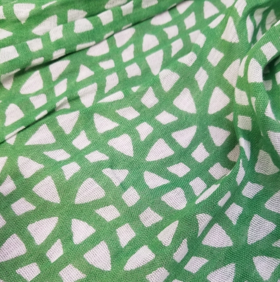 Green Spring scarf with fringe - Picture 7 of 7